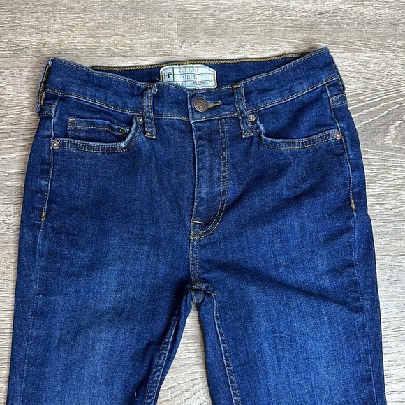 Free People Women’s Distressed Mid-Rise Skinny Jeans Dark Blue Sz 25 - Picture 2 of 11
